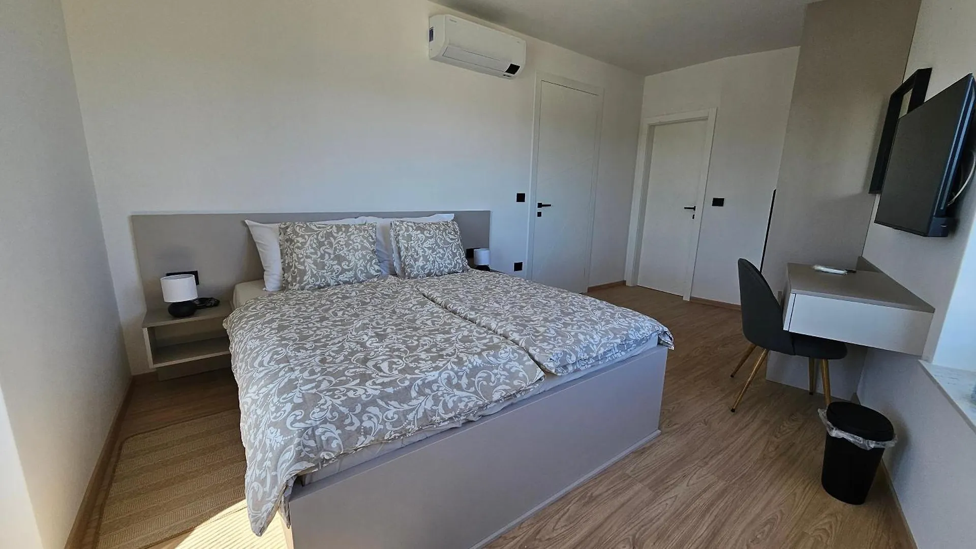 Apartment Richi Rooms & App Funtana