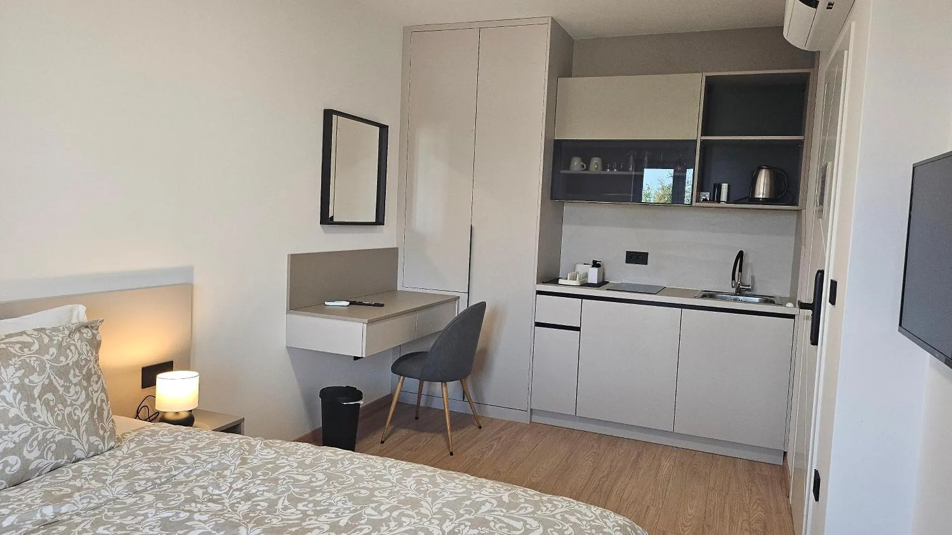Richi Rooms & App Funtana 0*,