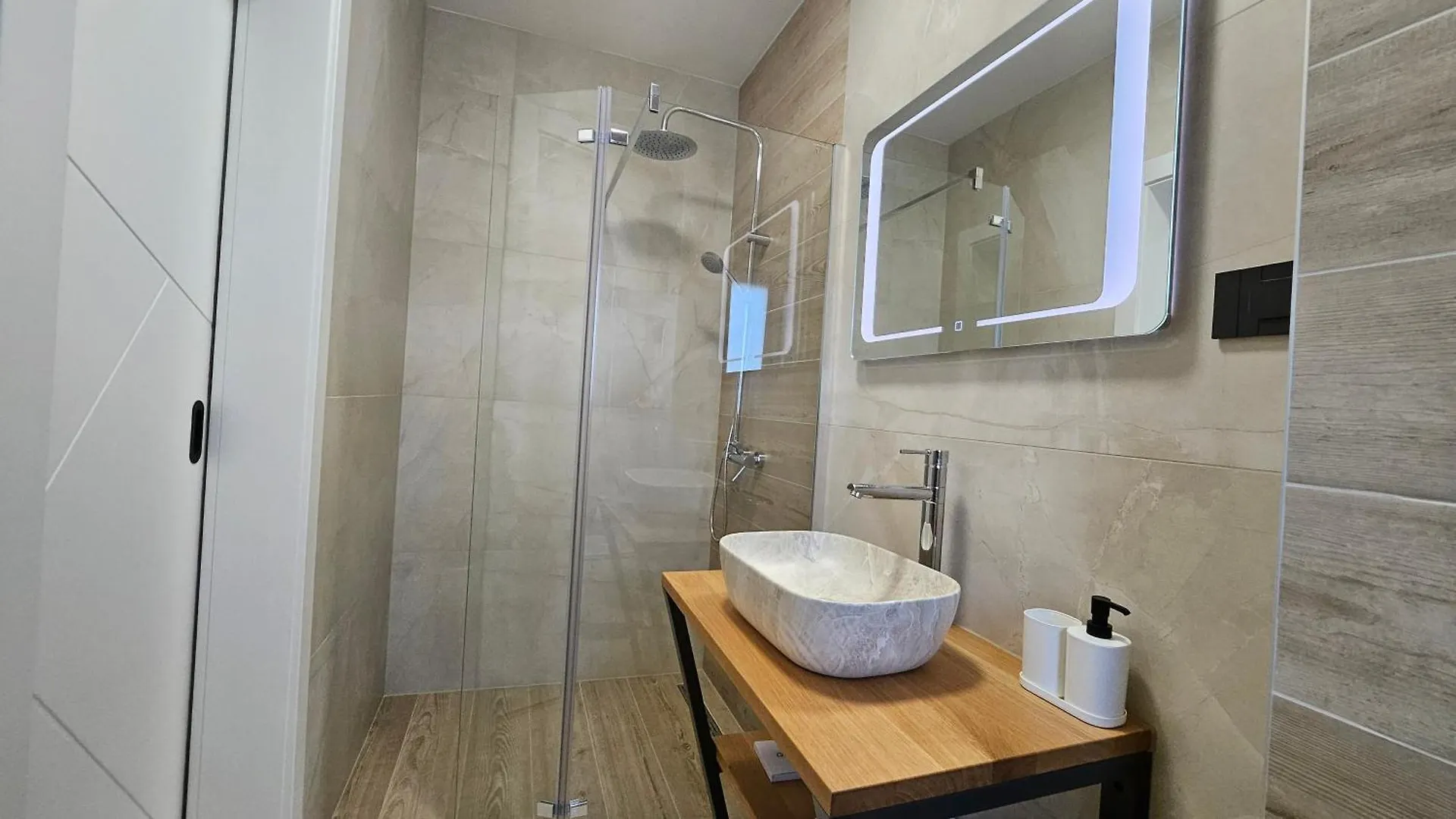 Richi Rooms & App Funtana 0*,