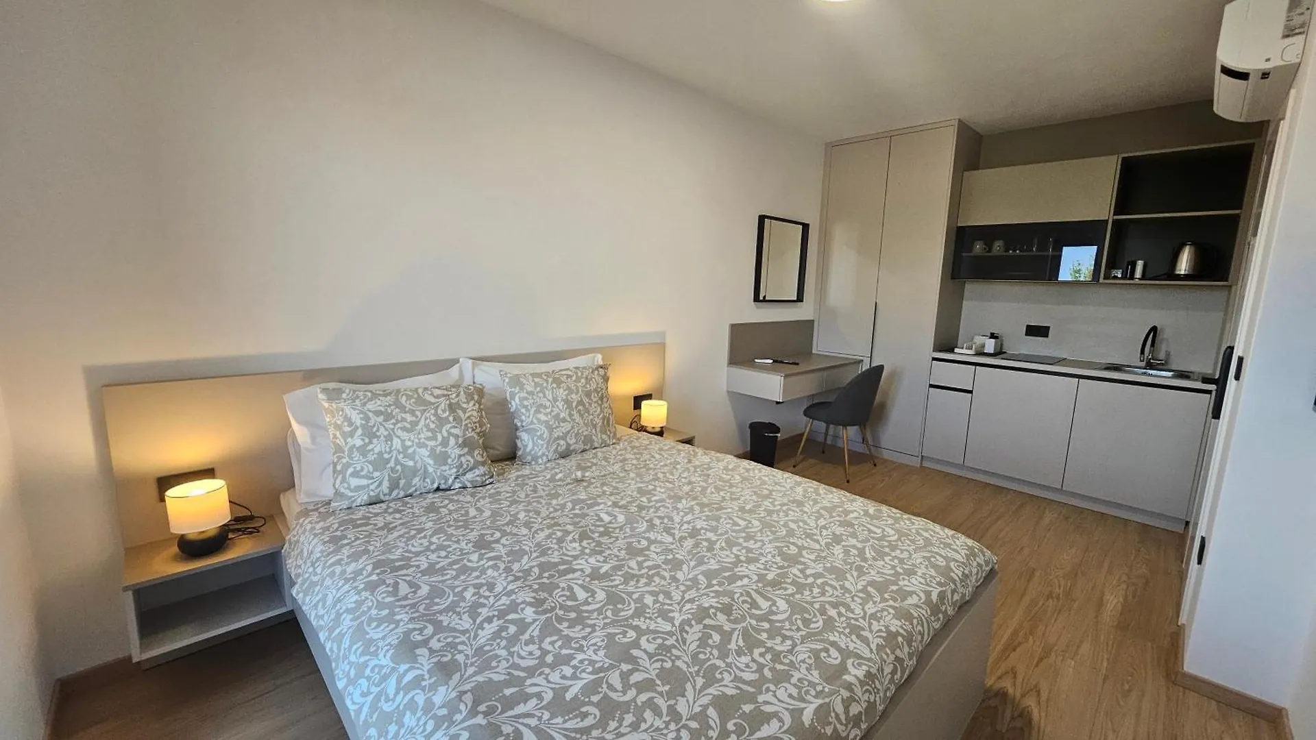 Richi Rooms & App Funtana 0*,