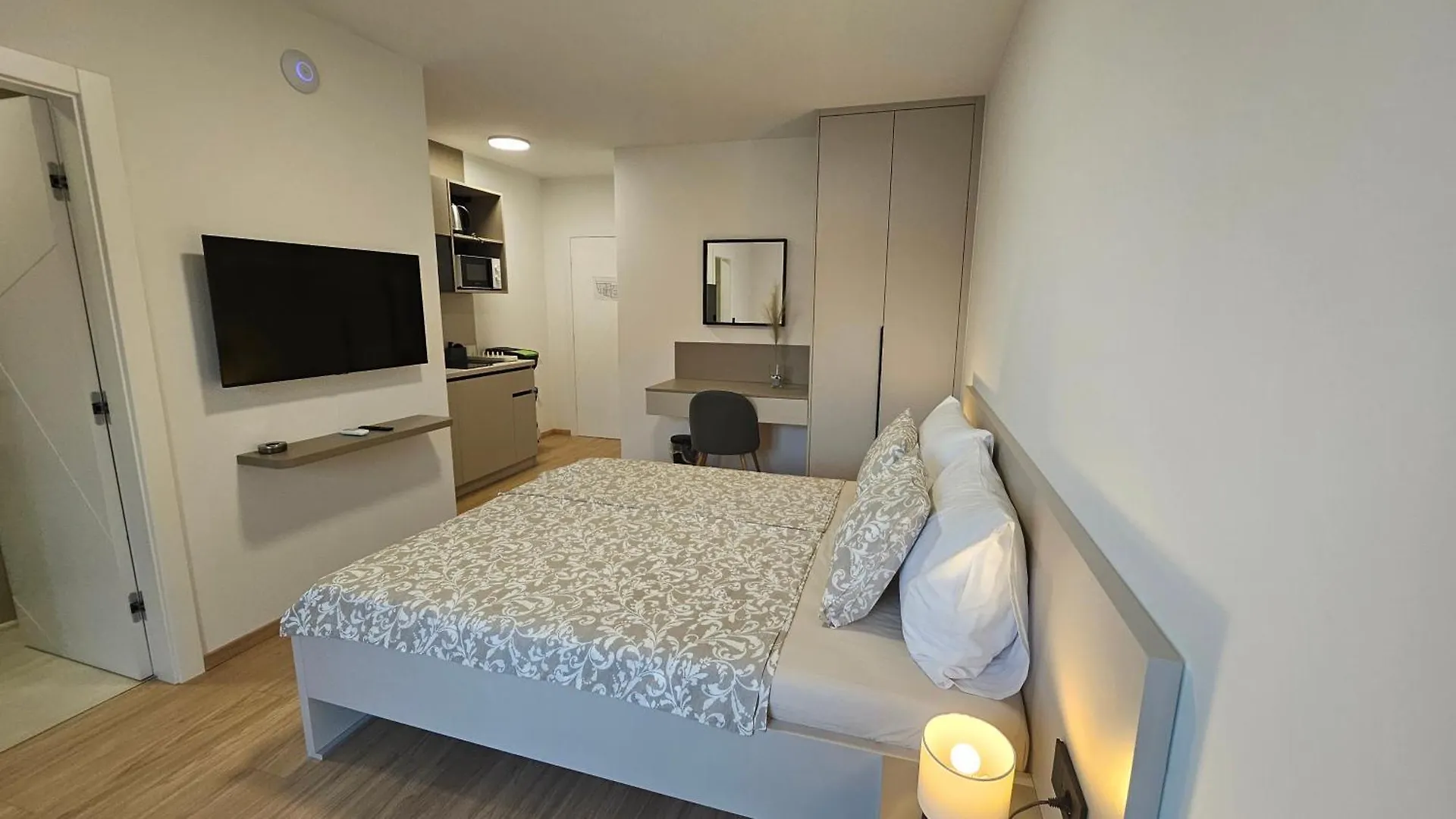 Richi Rooms & App Funtana