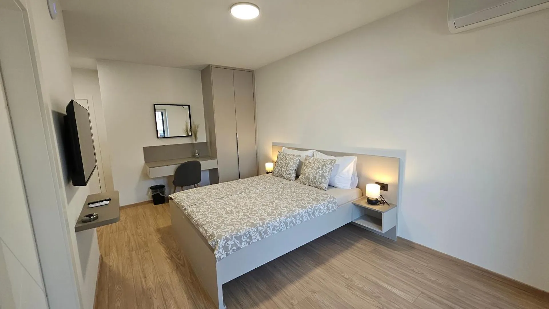 Richi Rooms & App Funtana Apartment