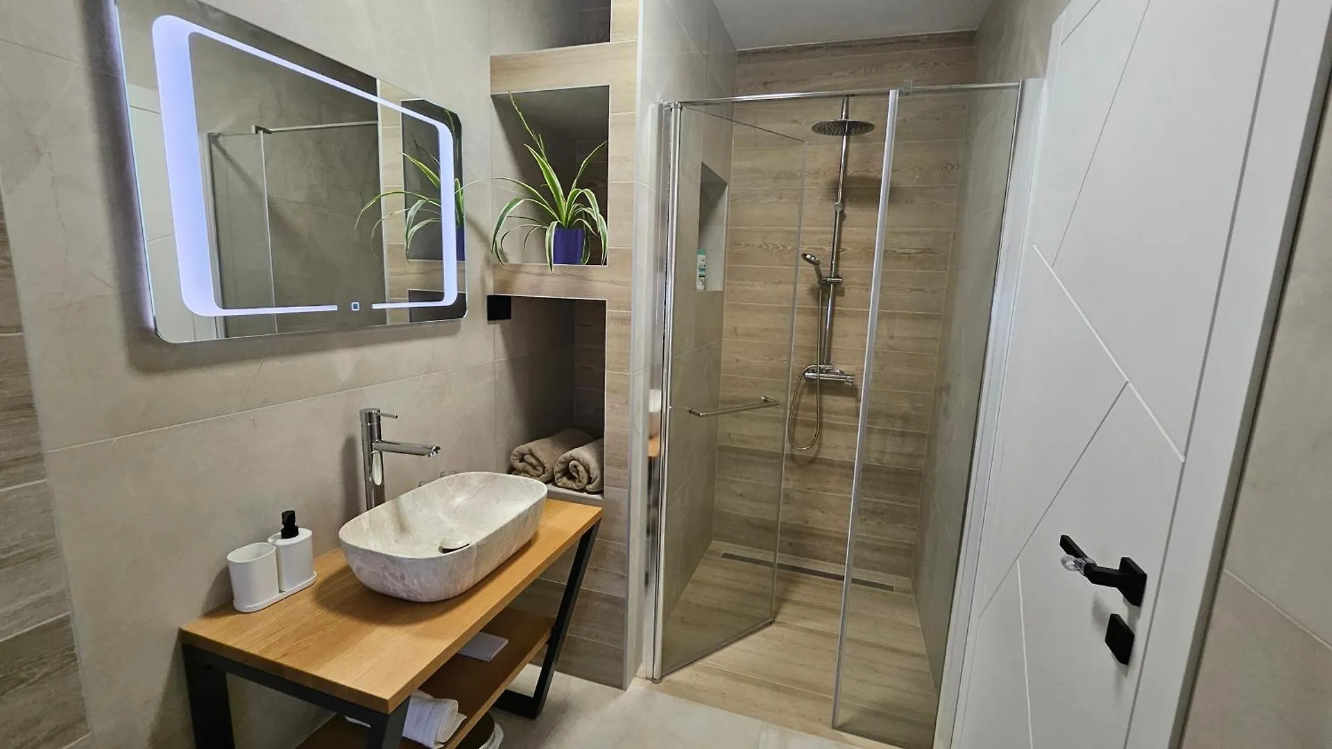 Richi Rooms & App Funtana Apartment