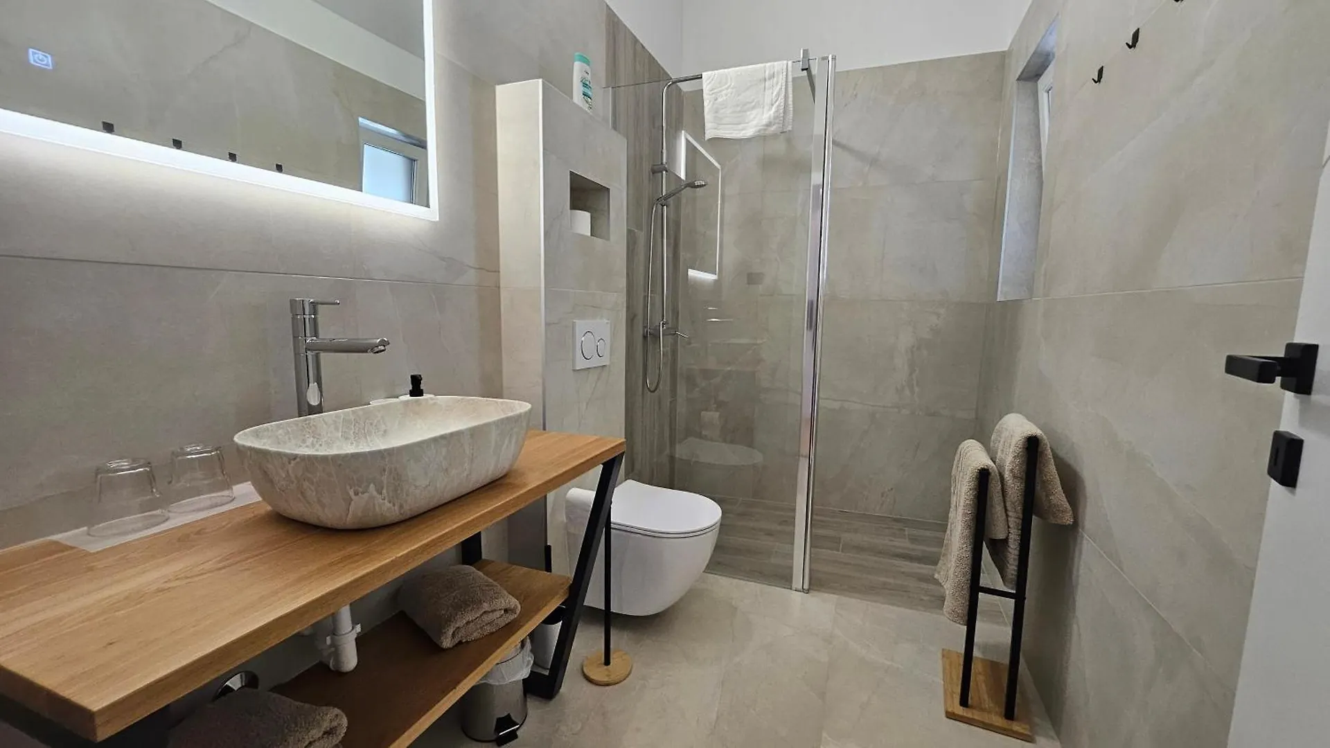 Richi Rooms & App Funtana Apartment