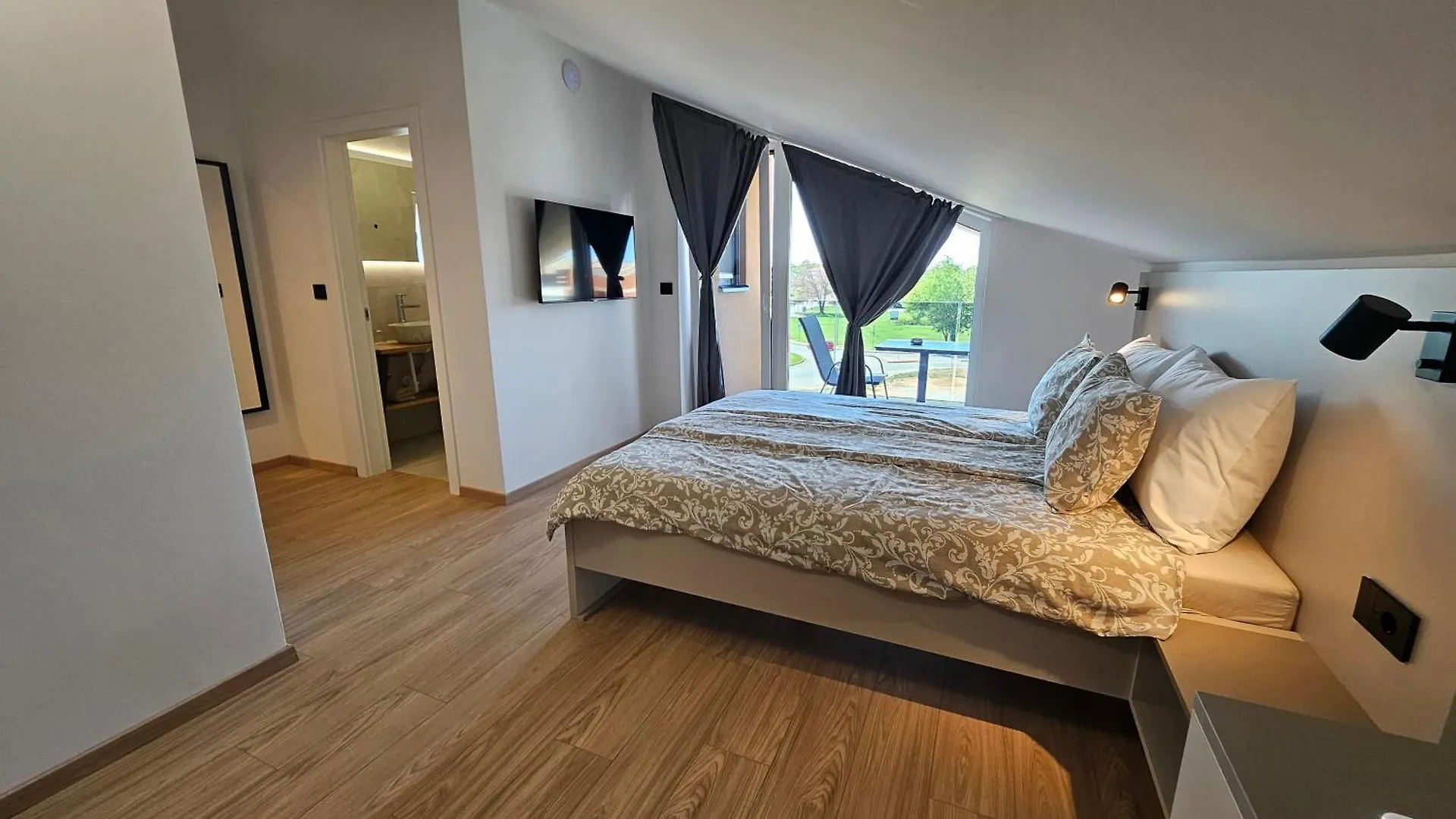 Richi Rooms & App Funtana 0*,